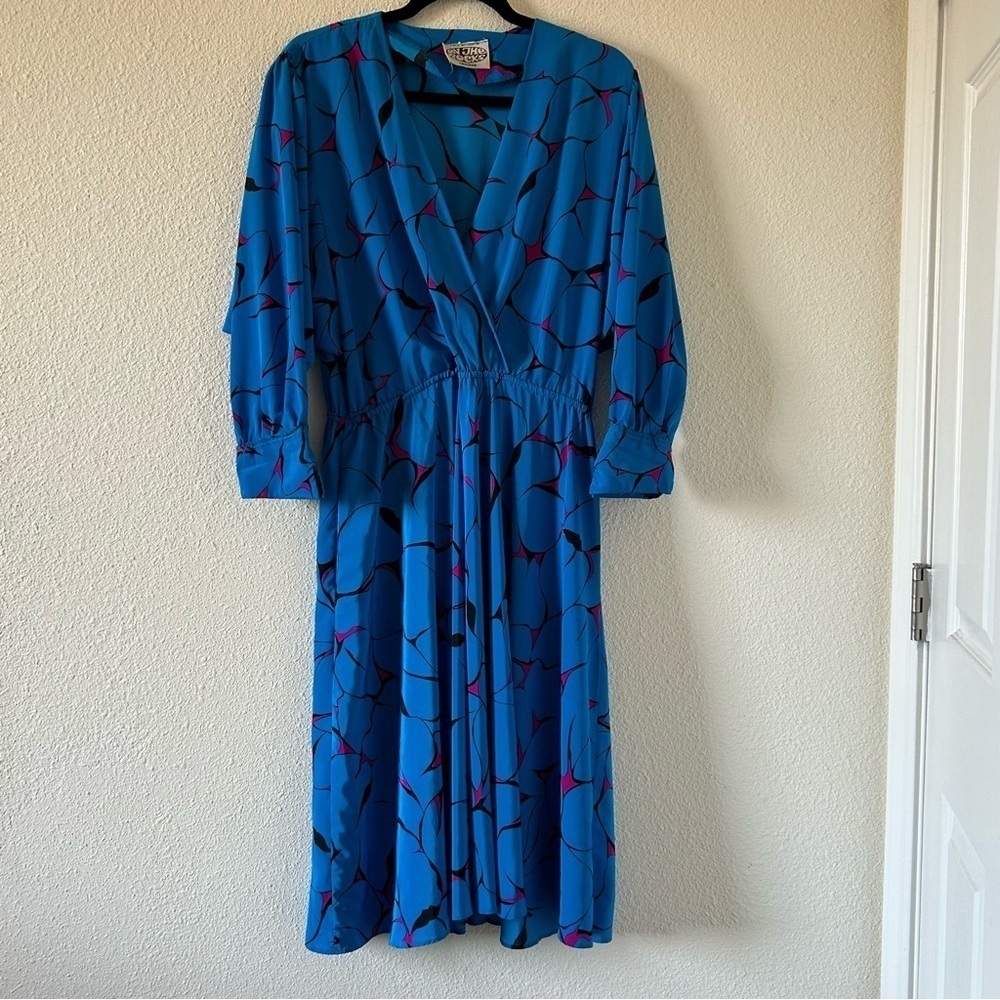 On The Rocks Vtg Dress Fit Sz Medium Blue Pink  3/4 Sleeves Cross Front Chest